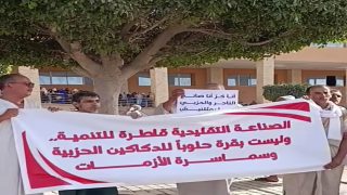 تيزنيت : احتجاج الحرفيين يربك افتتاح تيميزار هل فقد مهرجان الفضة بوصلته ؟