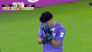 عاصفة انتقادات تطال ياسين بونو بعد خروج نادي الهلال السعودي بين غضب الجماهير ودفاع المغاربة